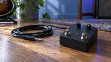 Illustrasjon av en kompakt looperpedal med to fotbrytere ved en kveilet kabel.