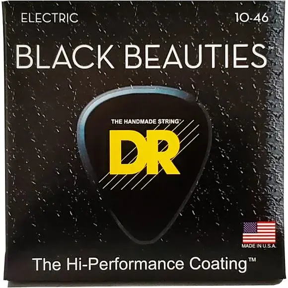 Svart pakke med DR Black Beauties elgitarstrenger merket 10-46